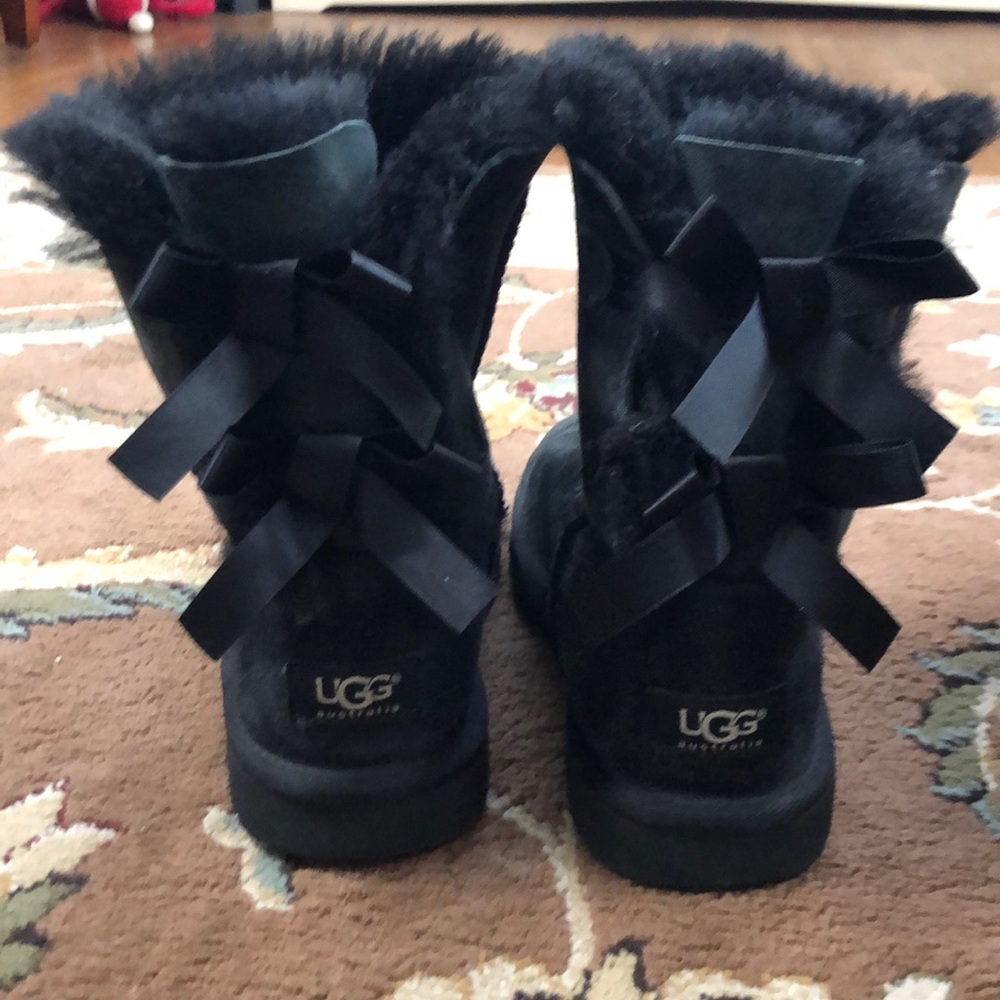 Short black uggs with bows